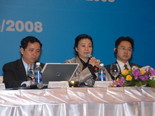 Bà Đặng Thị Hoàng Yến, Chủ tịch HĐQT Tập đoàn Tân Tạo trả lời chất vấn của các cổ đông