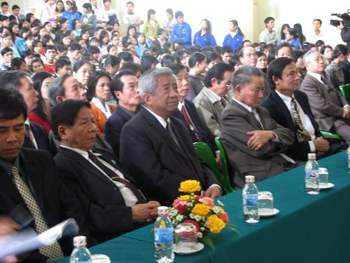 Ông Phạm Thế Duyệt, nguyên Chủ tịch MTTQ Việt Nam và các đại biểu tham dự buổi lễ
