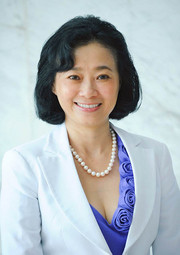 Ngoài ra, bà Đặng Thị Hoàng yến cũng là người sáng lập và tài trợ toàn phần cho chương trình sản xuất gạo sạch, chất lượng cao theo tiêu chuẩn Global GAP ... - 103_ba_dang_thi_hoang_yen_medium